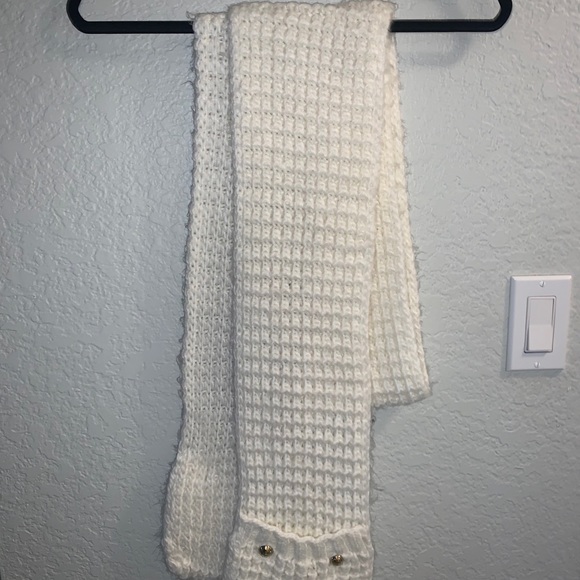 Michael Kors woven scarf with hand pockets - Picture 2 of 5